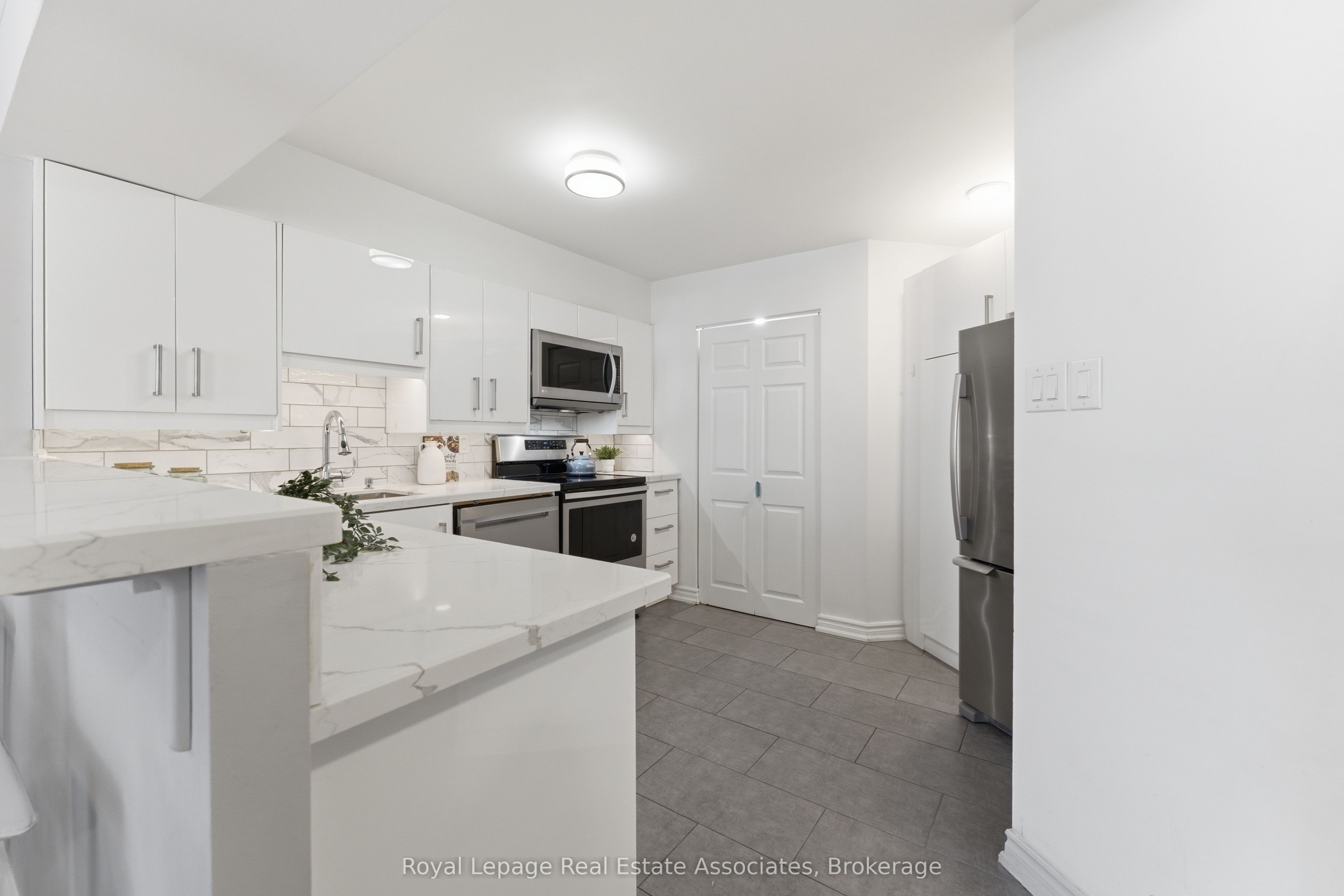 1485 Lakeshore Road E 511