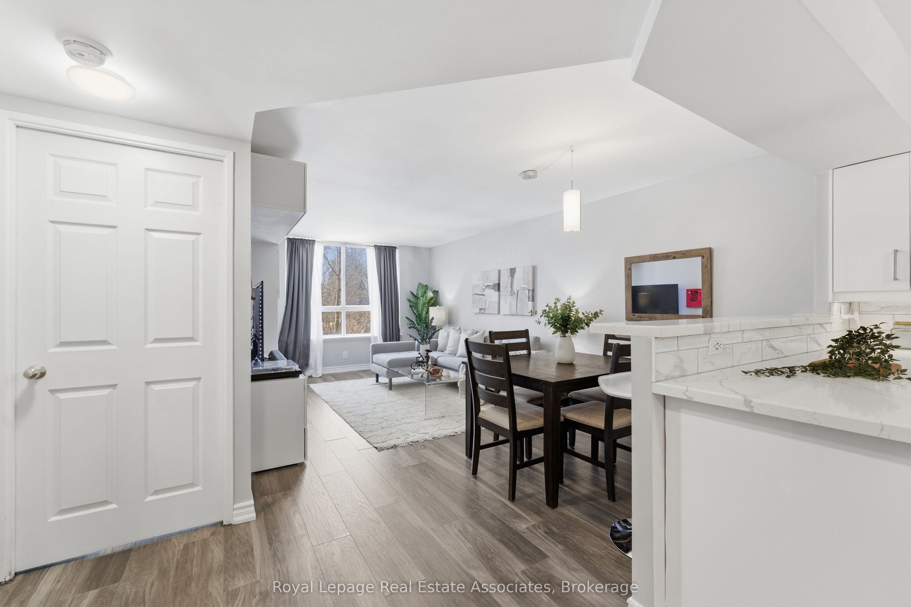 1485 Lakeshore Road E 511