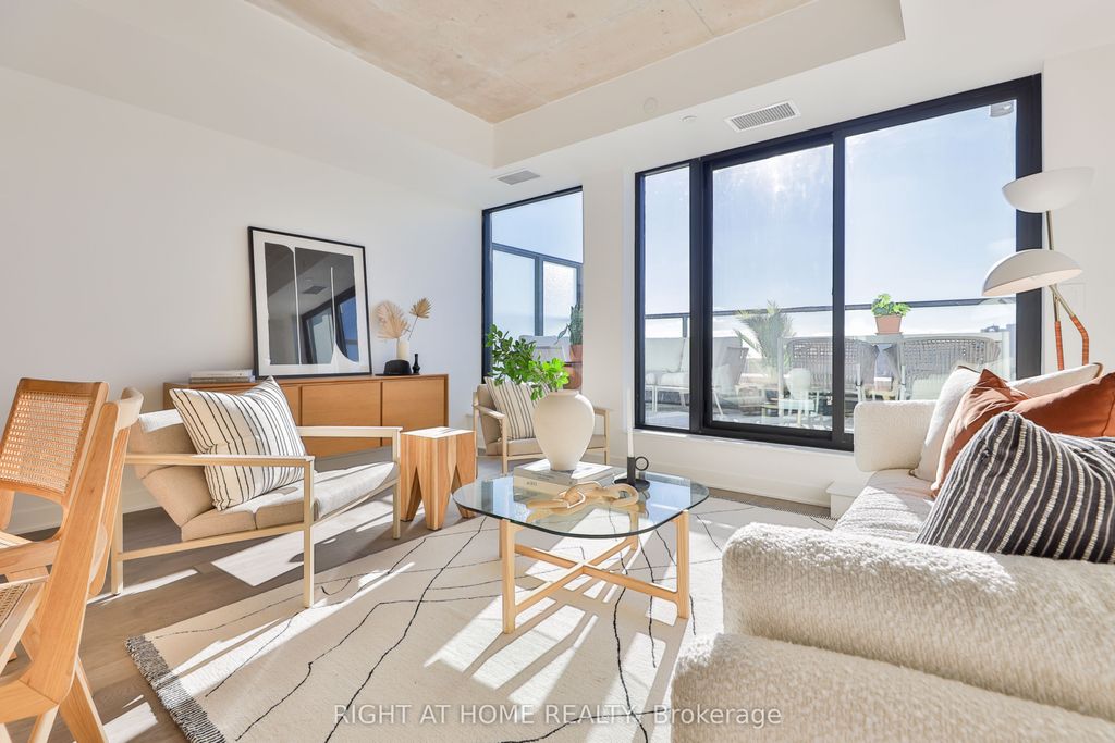 Photo of 2720 Dundas Street W #604, Toronto, ON M6P 0C3 (MLS # W12259252)
