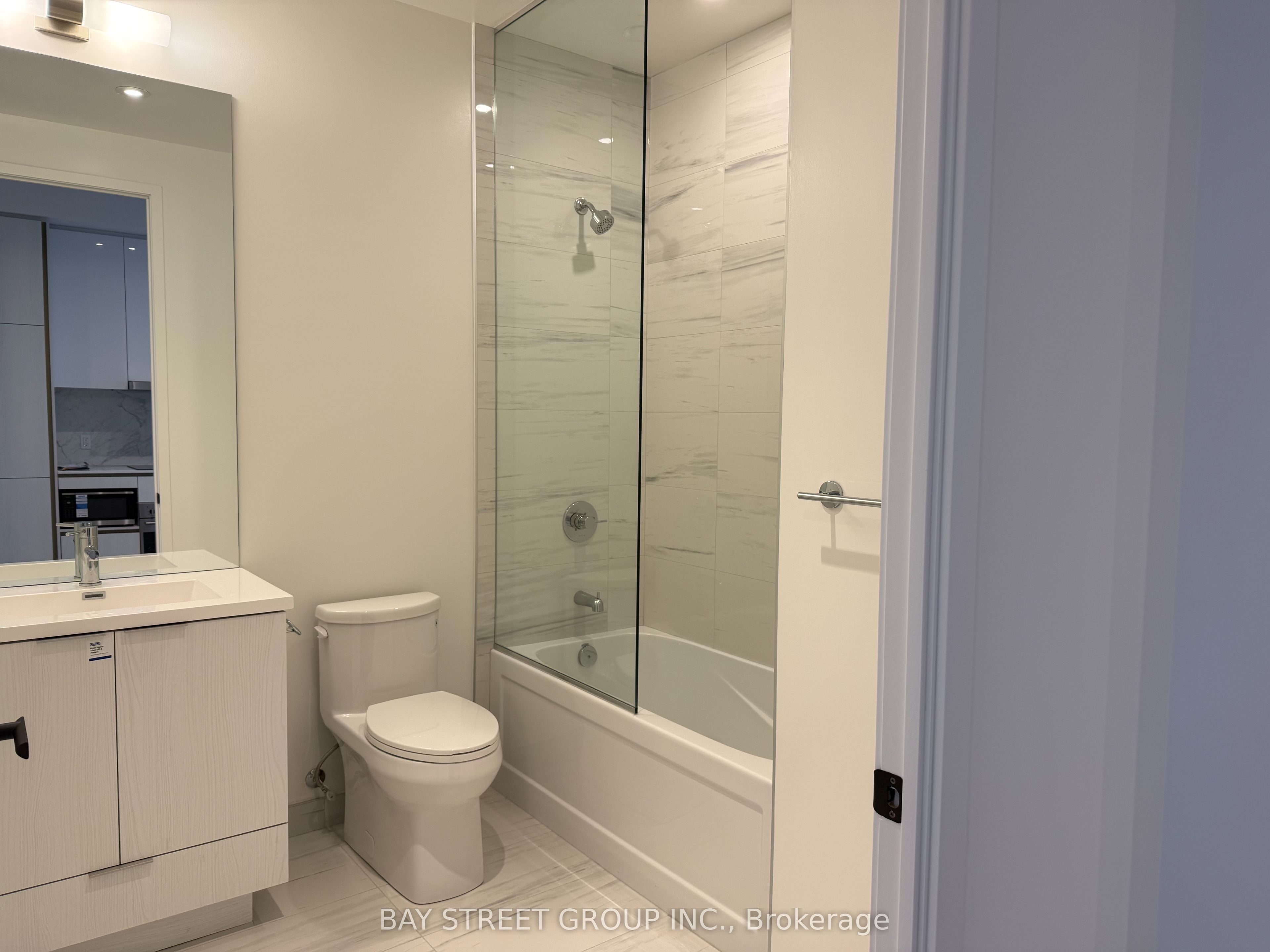 8 interchange Way 612