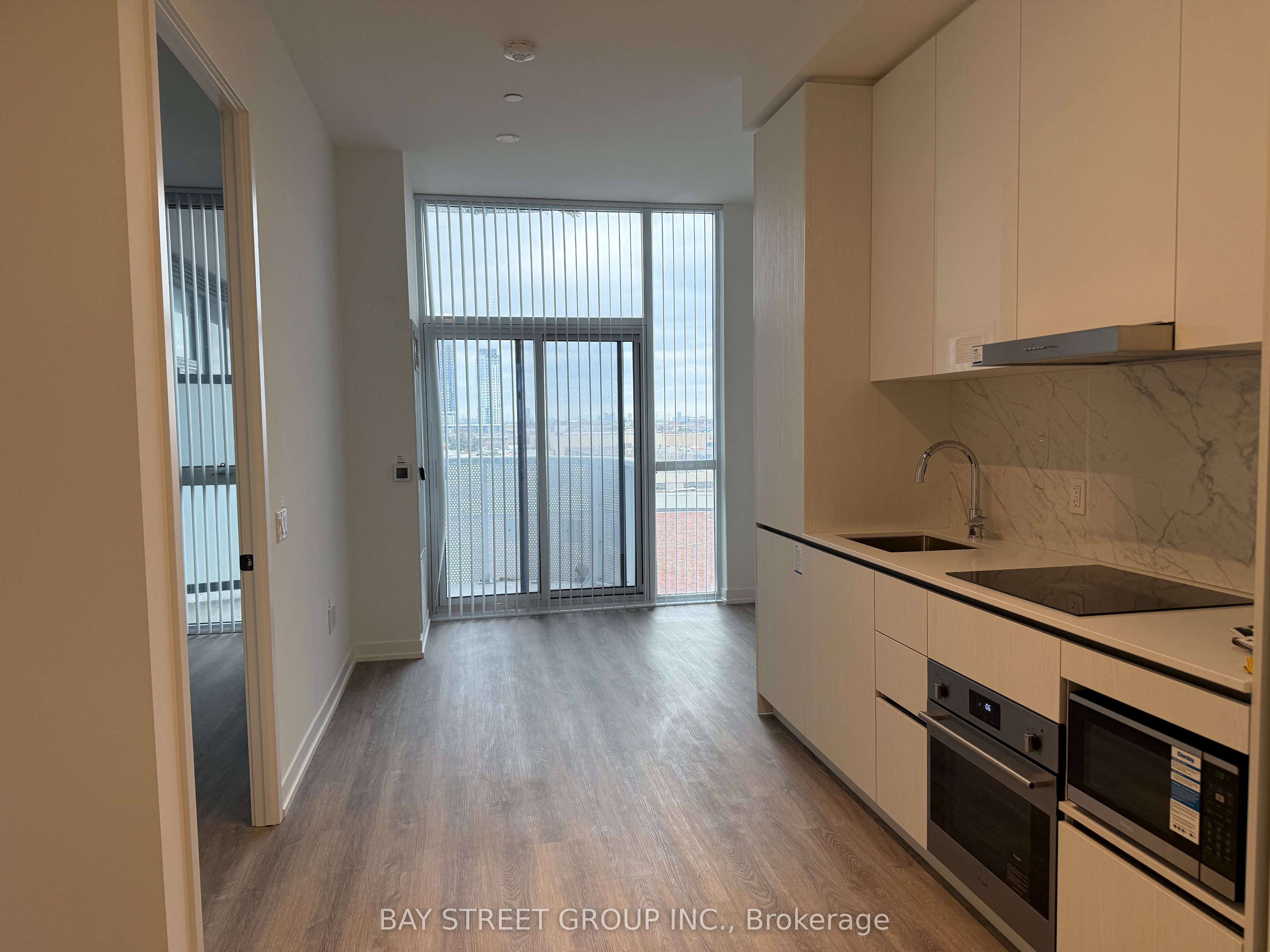 8 interchange Way 612