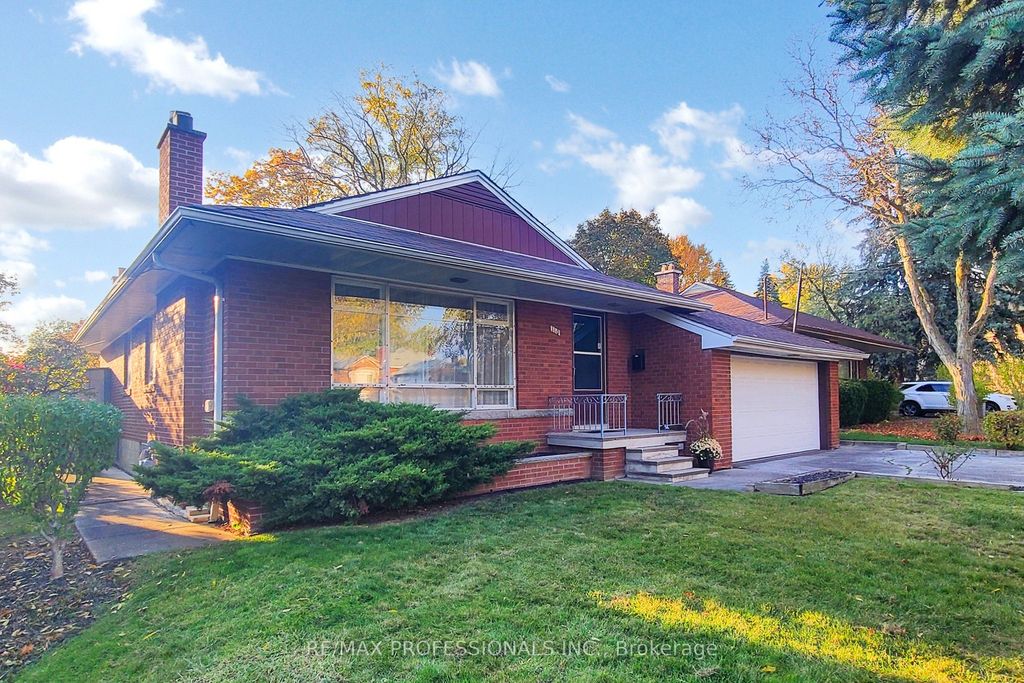 Photo of 110 Shaver Avenue N, Toronto, ON M9B 4N8 (MLS # W12502270)