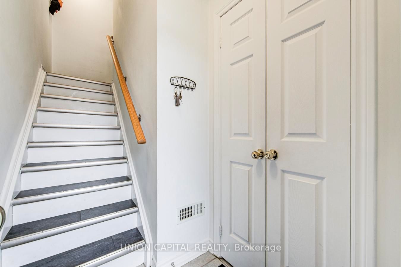 1 Bastedo Avenue 8