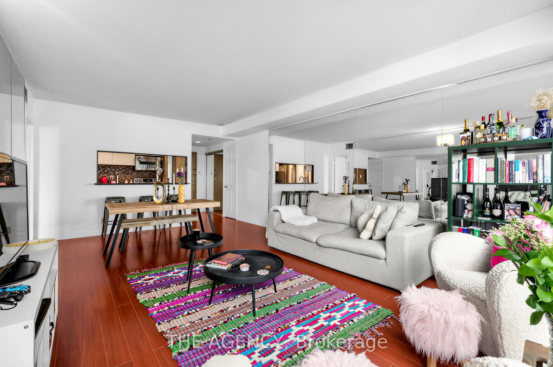 99 Harbour Square 606