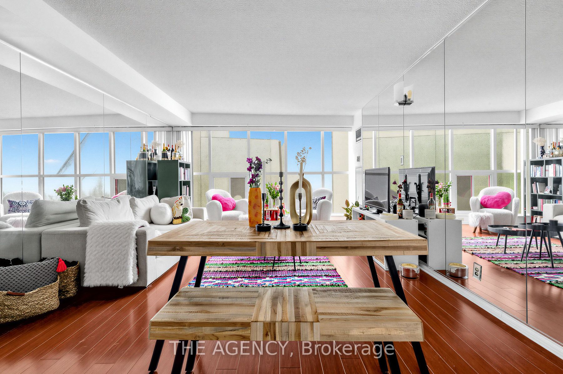 99 Harbour Square 606