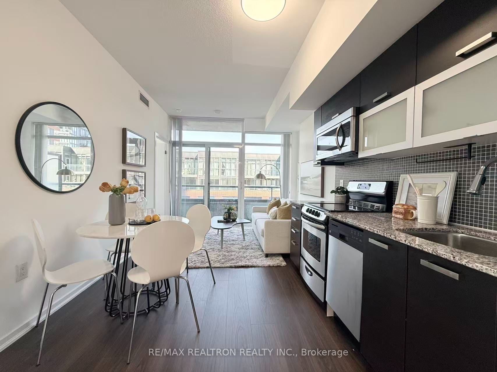 36 Lisgar Street 603E