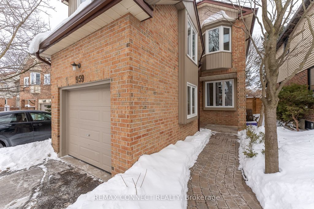 Photo of 959 Redbird Crescent, Pickering, ON L1V 5K8 (MLS # E12752450)