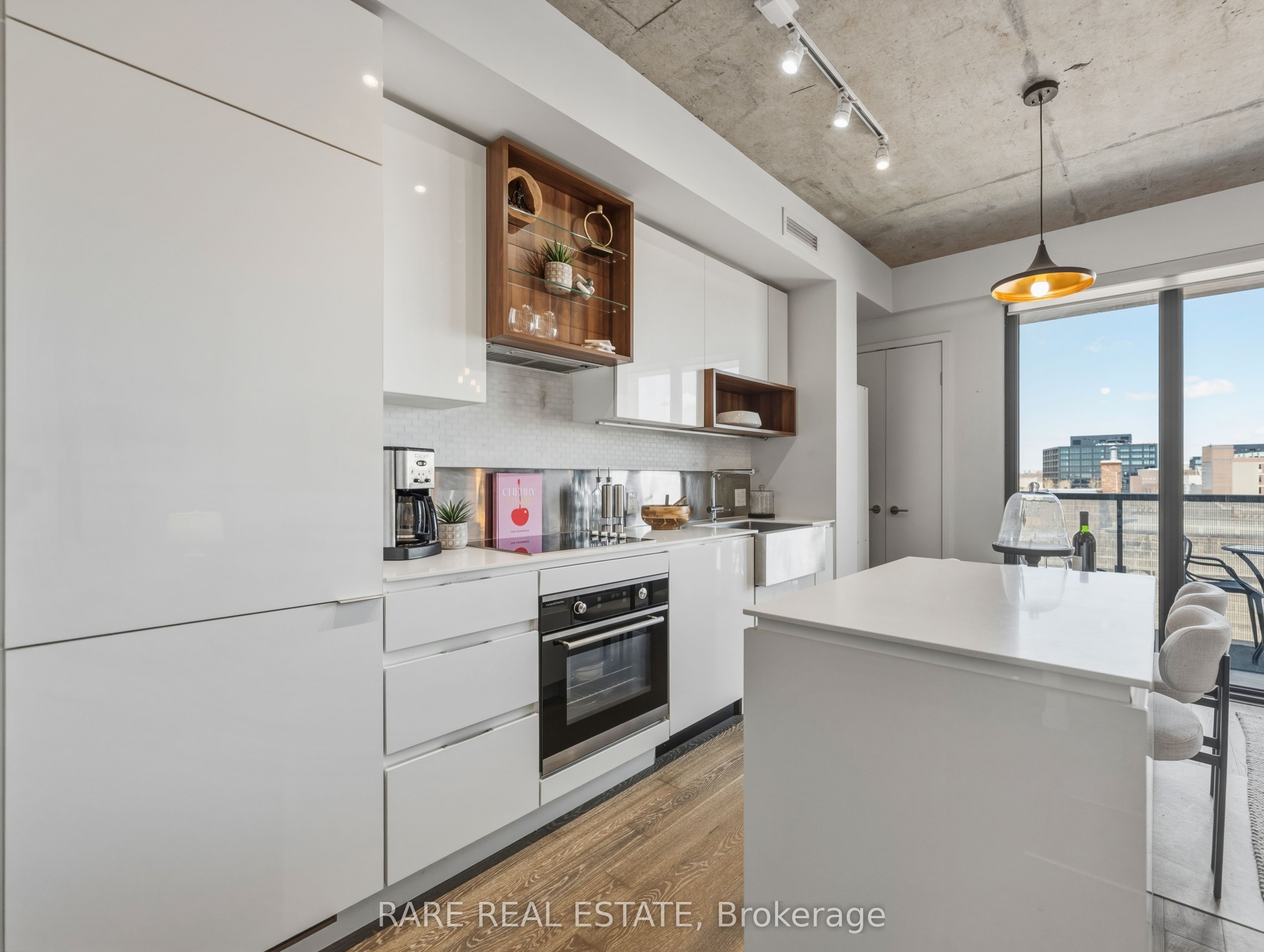 383 Sorauren Avenue 610