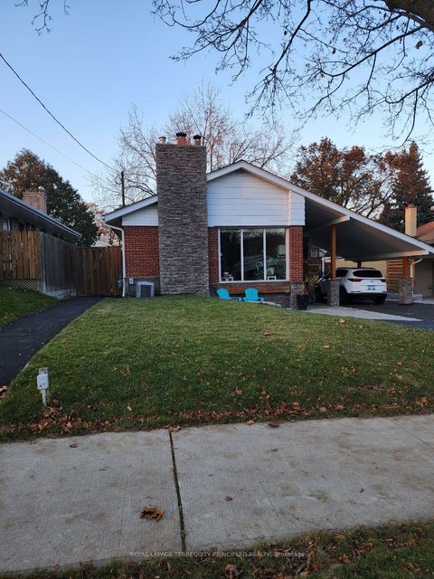 14 Hedges Boulevard Lower Toronto ON M9B 3C2