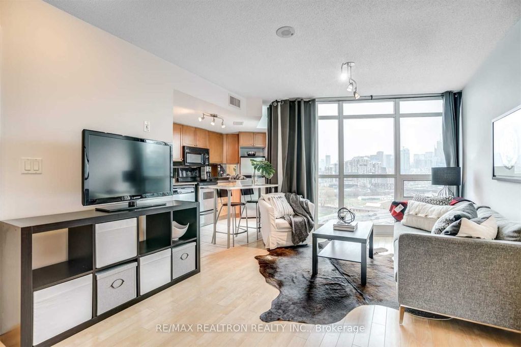 Photo of 231 Fort York Boulevard #1410, Toronto, ON M5V 1B2 (MLS # C13023944)