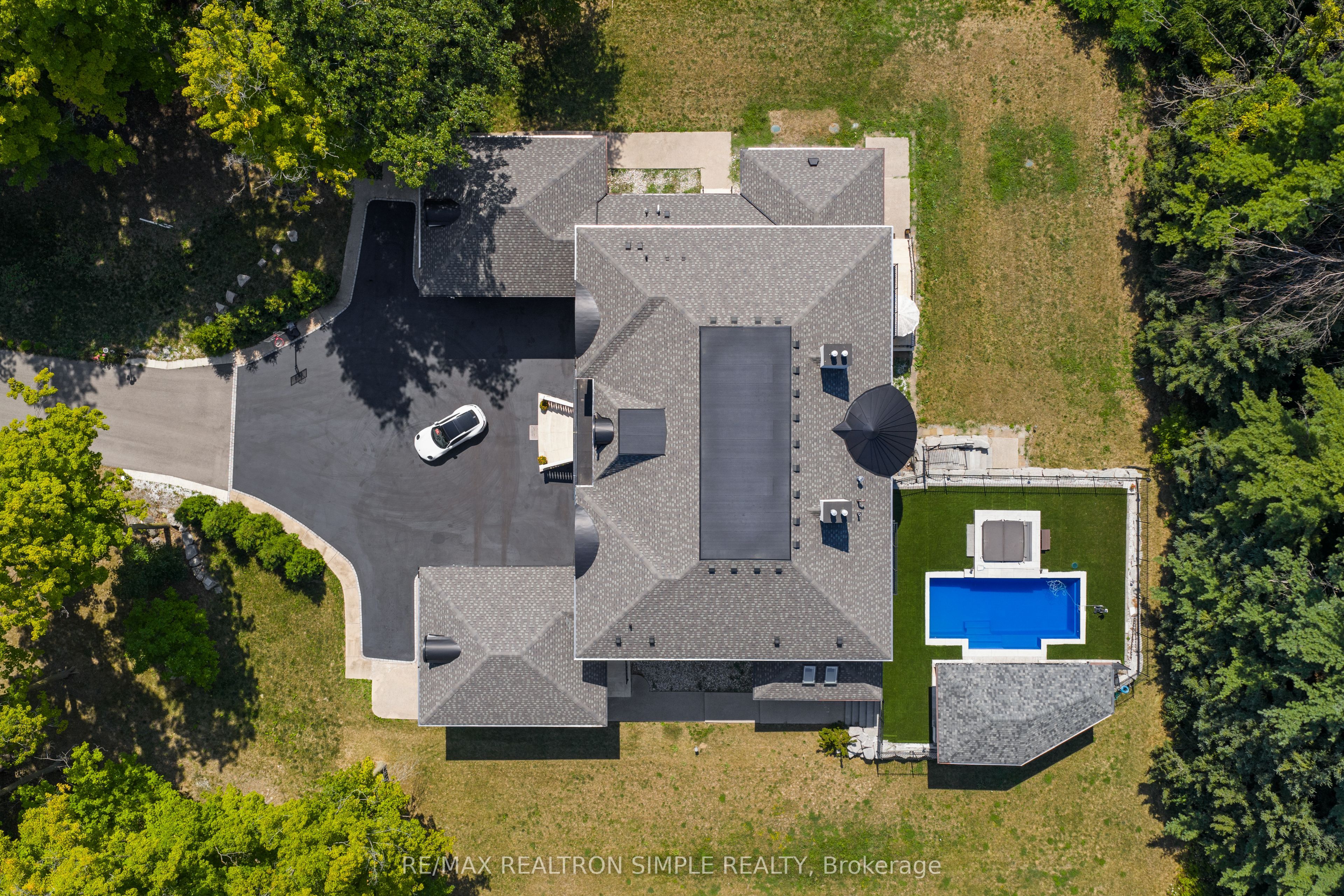 2637 Bluffs Way
