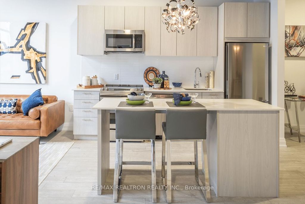 Photo of 185 Deerfield Road #301, Newmarket, ON L3Y 0G7 (MLS # N12719612)