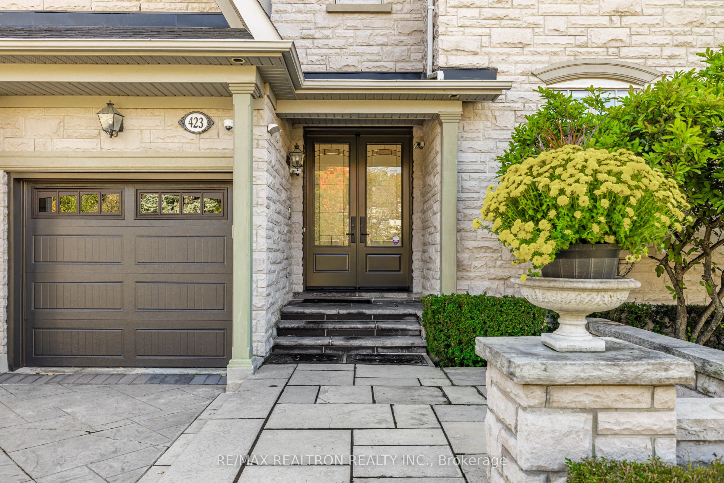 423 Paradelle Drive