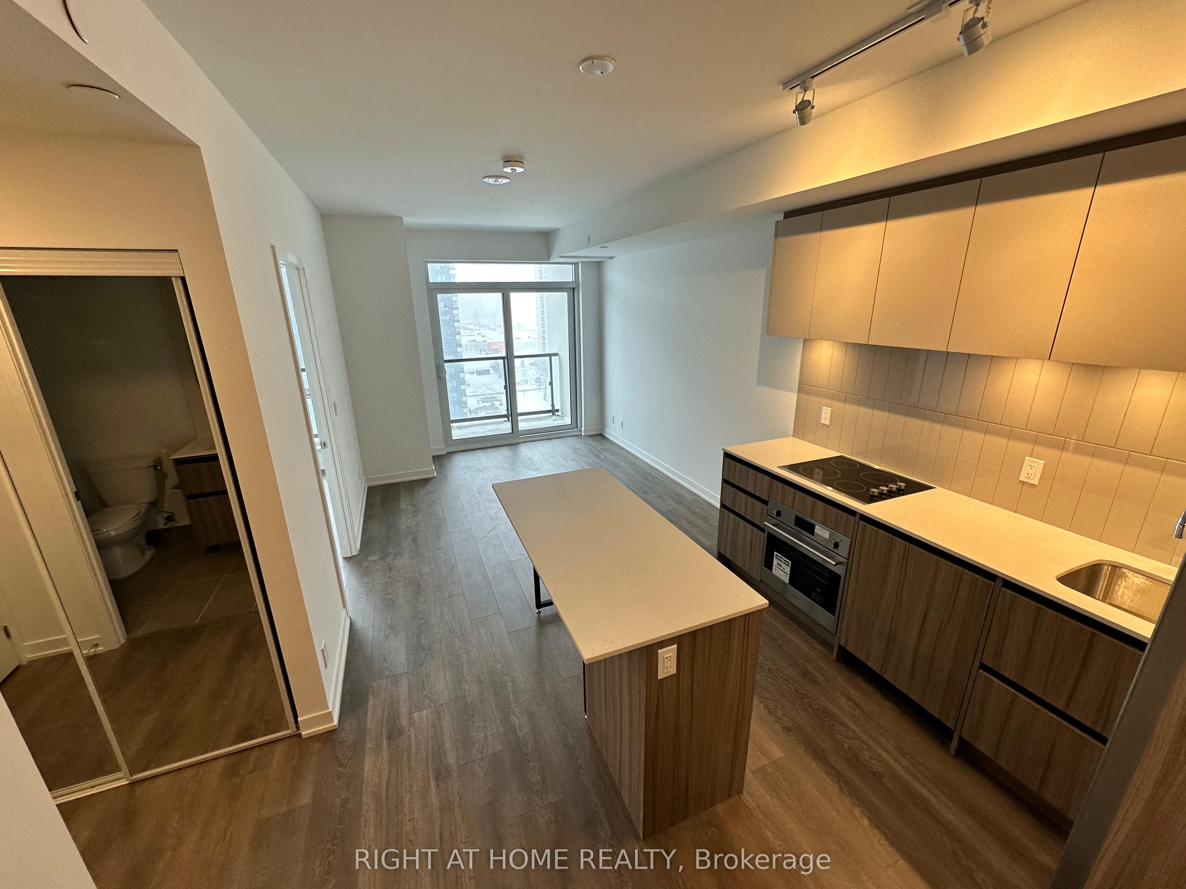 7950 Bathurst Street 1220