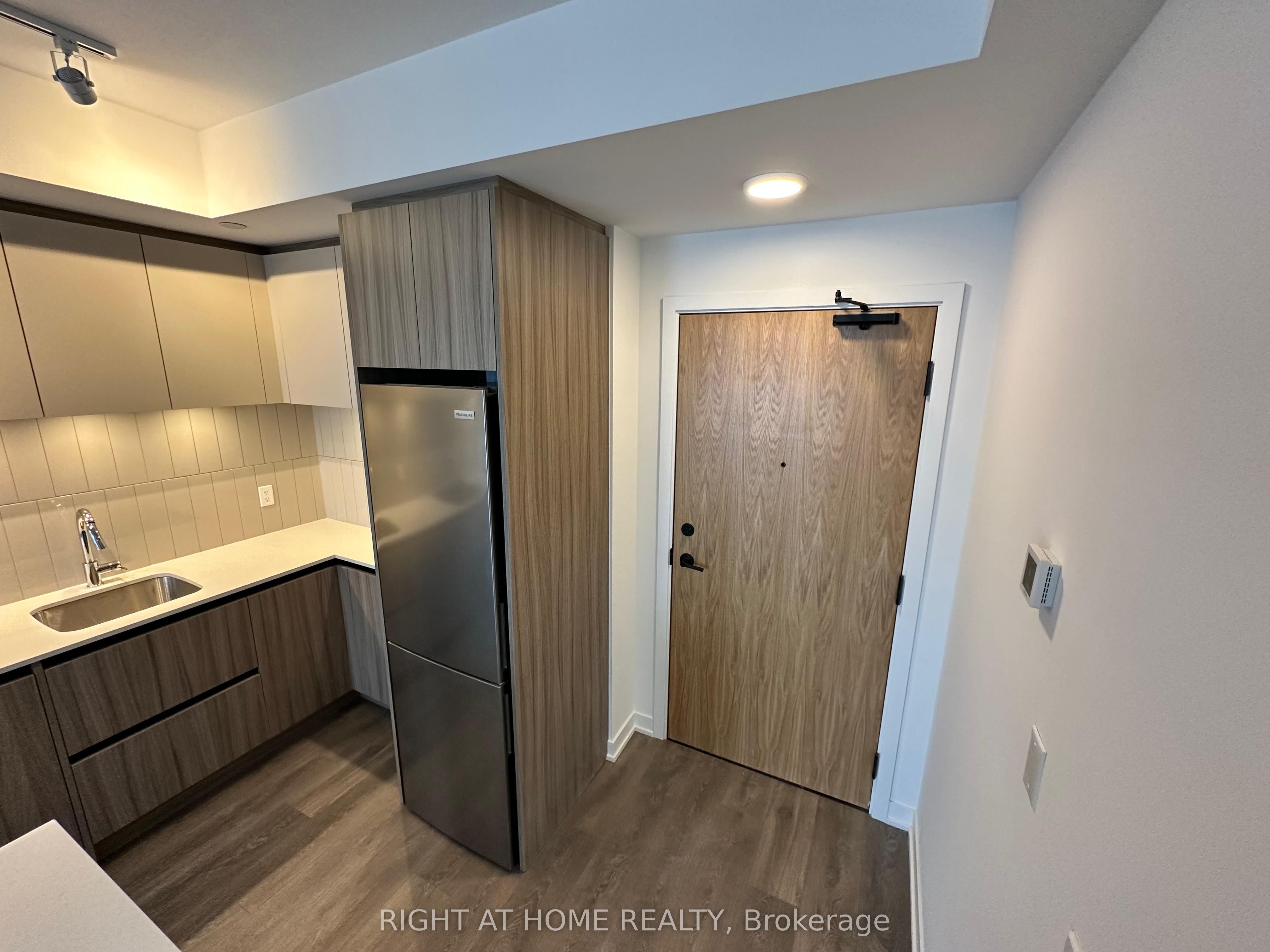 7950 Bathurst Street 1220