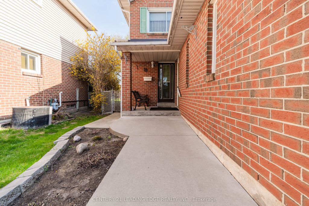 Photo of 18 Luminous Court, Brampton, ON L6Z 2B3 (MLS # W13040284)