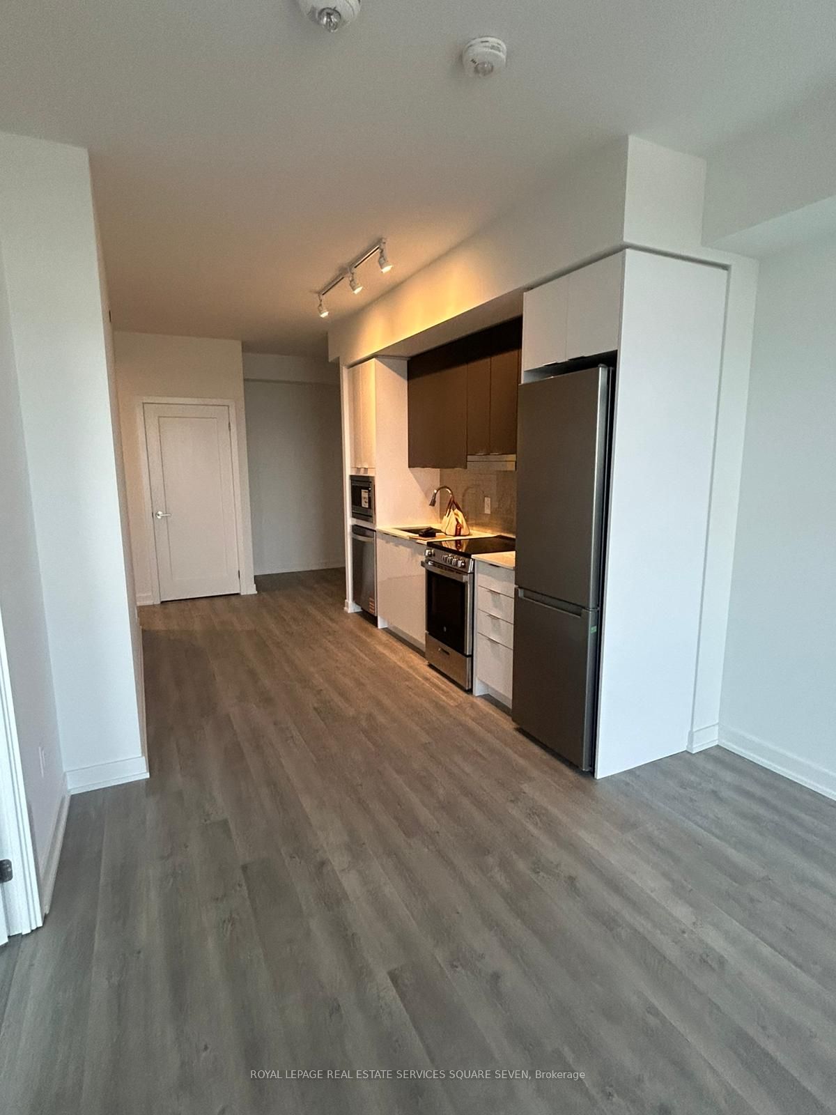 5105 Hurontario Street 2301