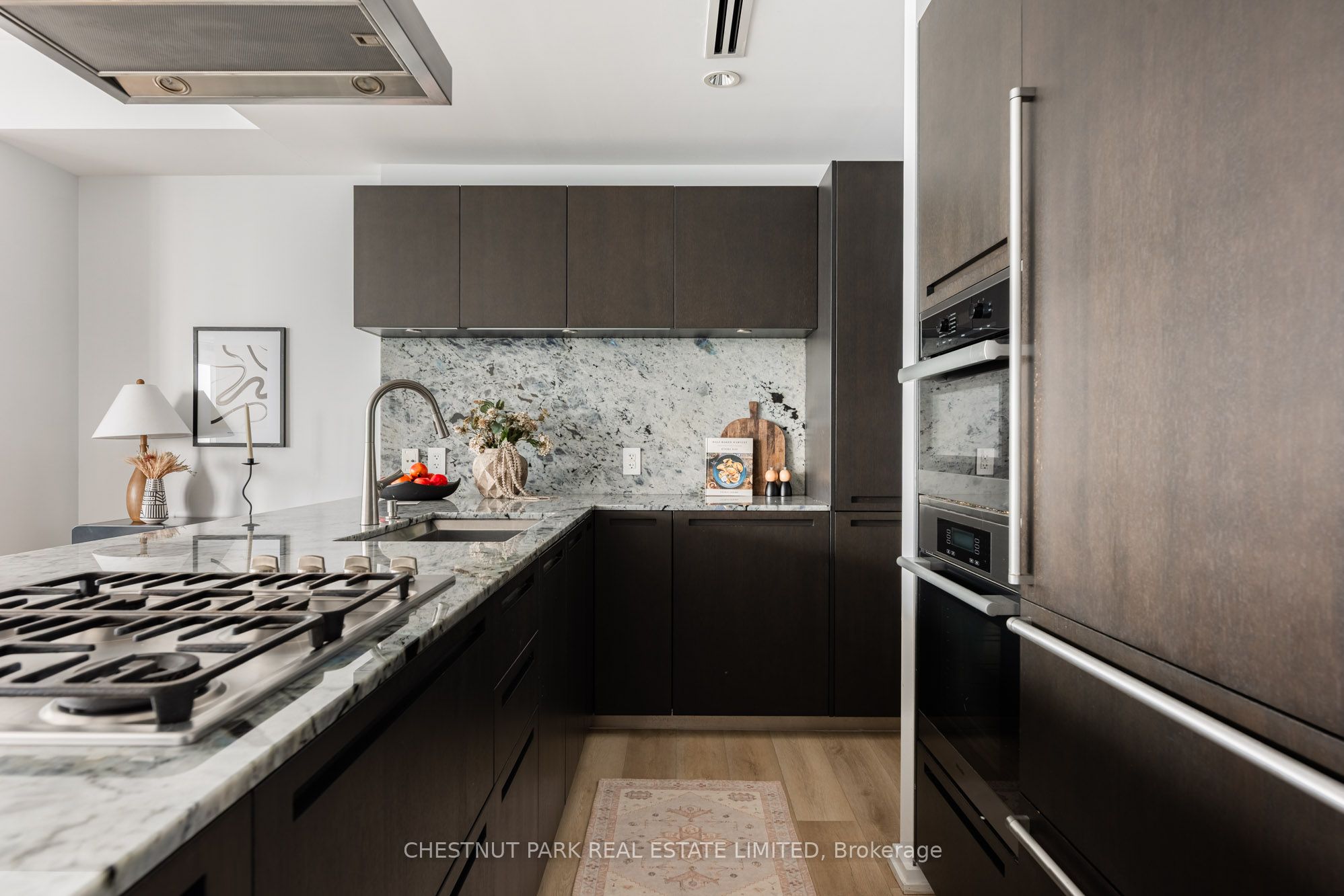 180 University Avenue 3203