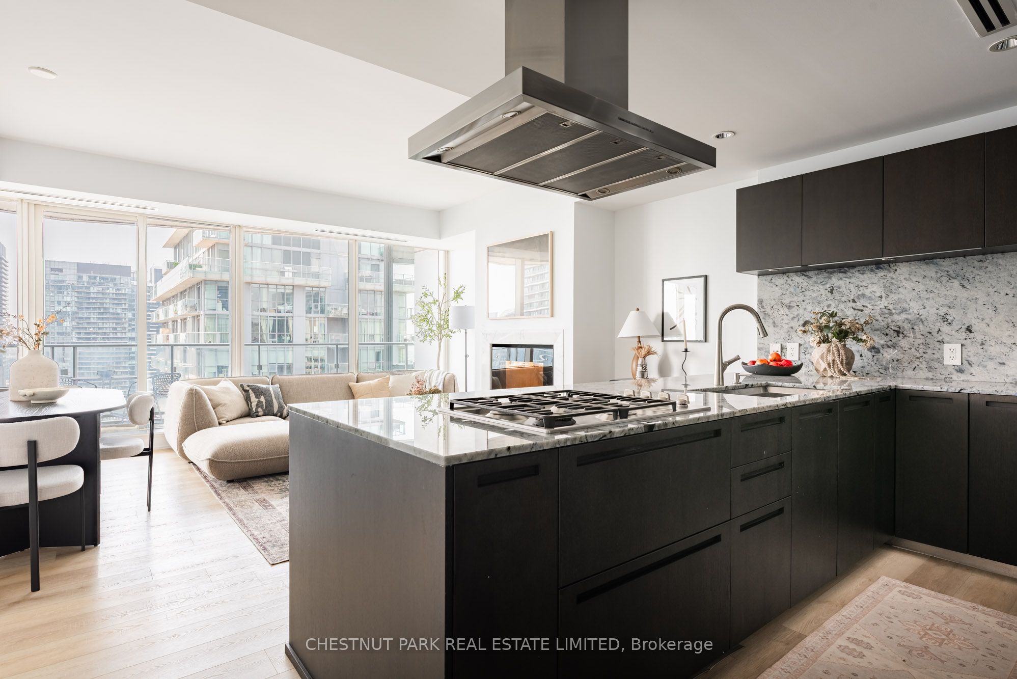 180 University Avenue 3203