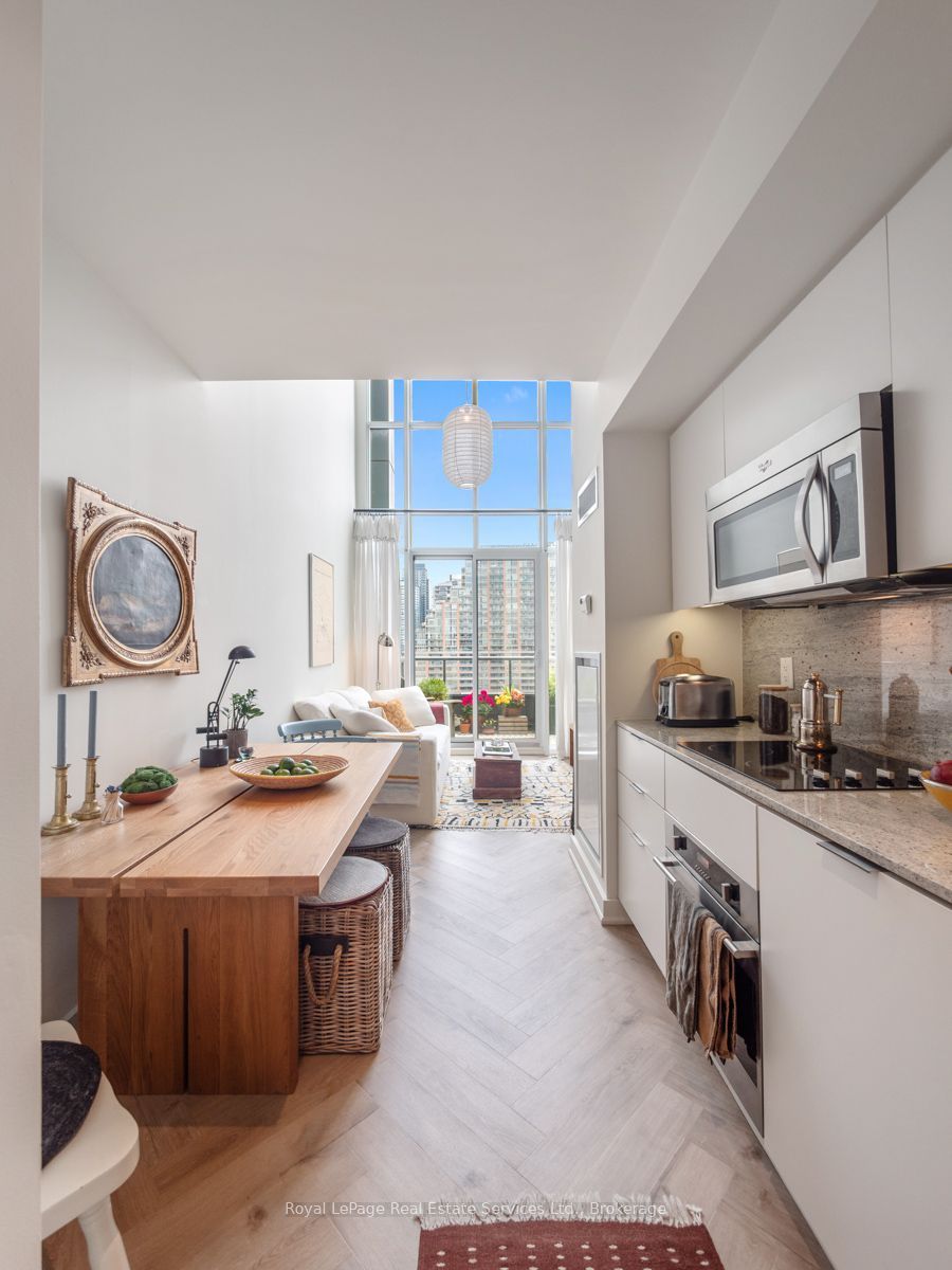 5 Hanna Avenue 729