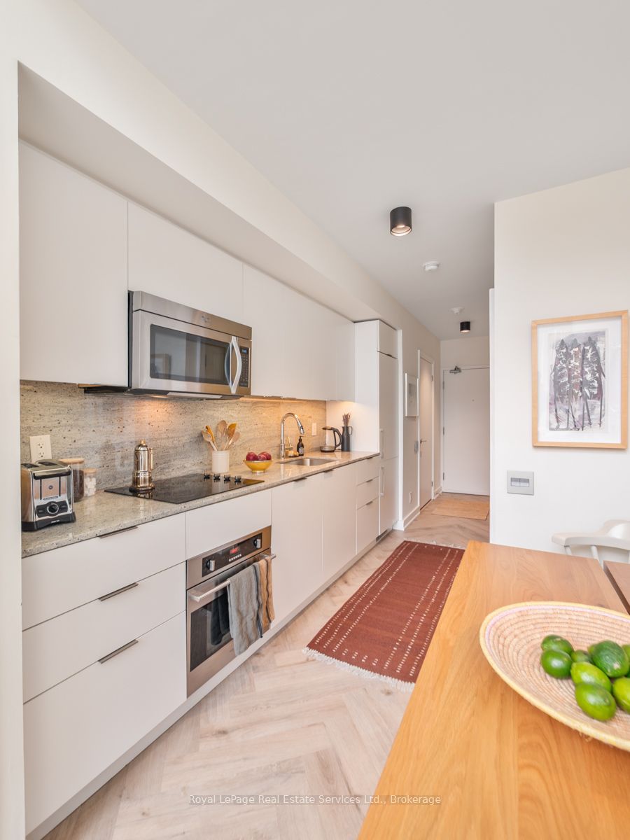 5 Hanna Avenue 729