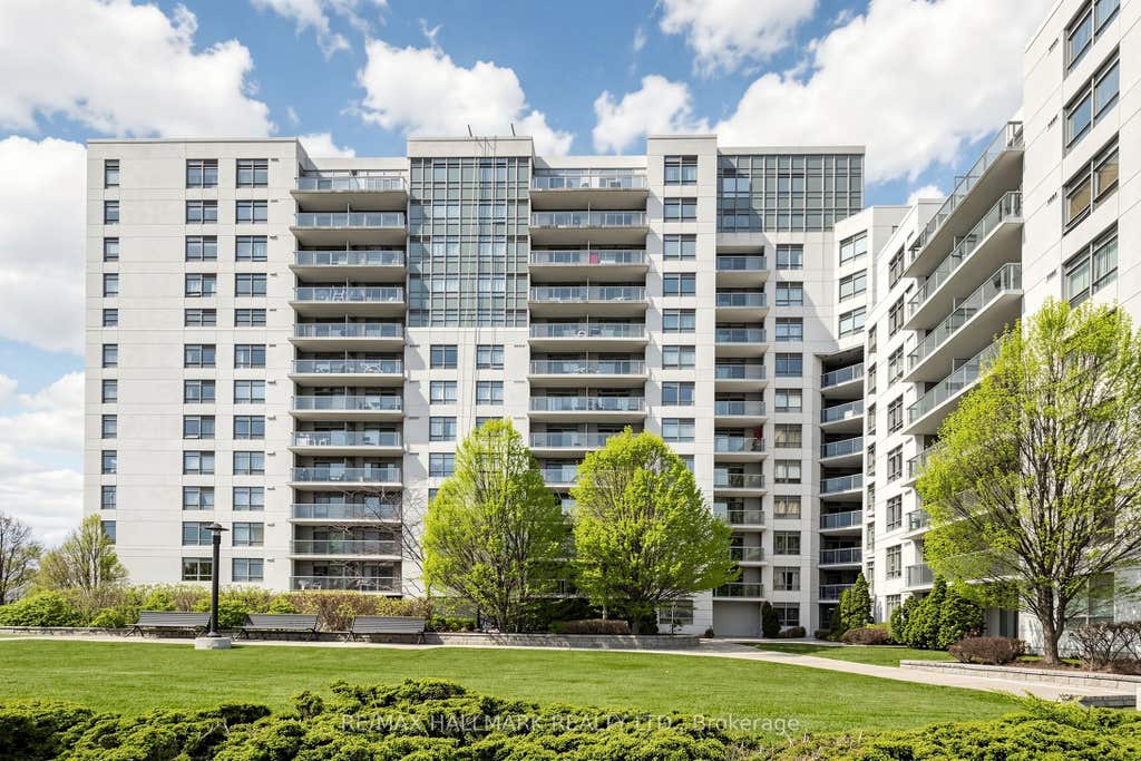 Photo of 812 Lansdowne Avenue #1119, Toronto, ON M6H 4K5 (MLS # W13614182)