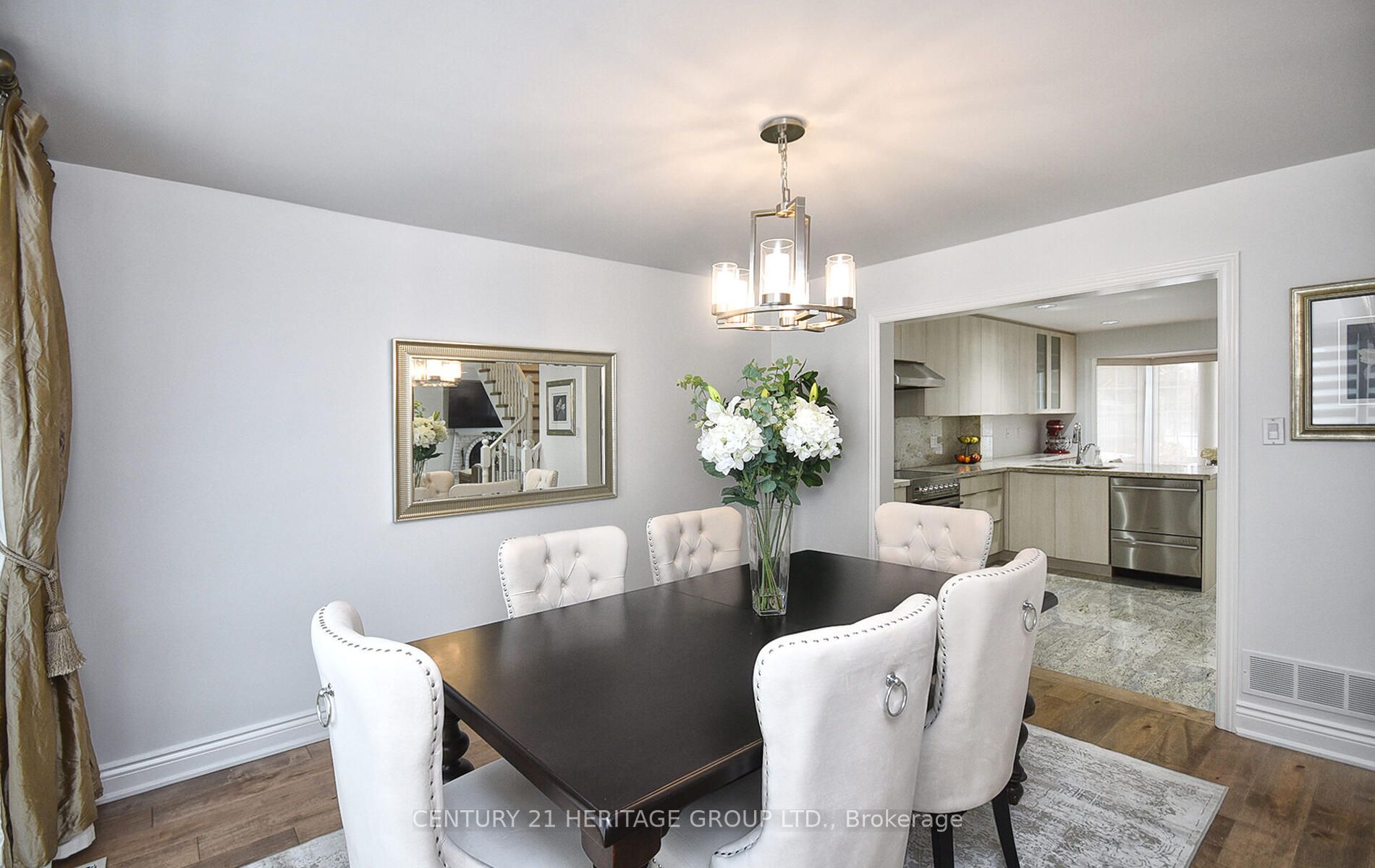 175 Bayview Fairways Drive MAIN & UPPER