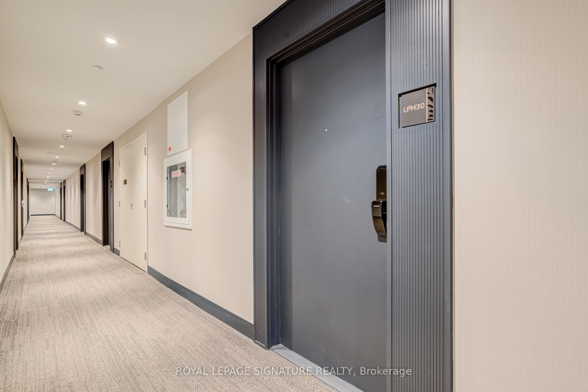 395 Dundas Street W LPH 30
