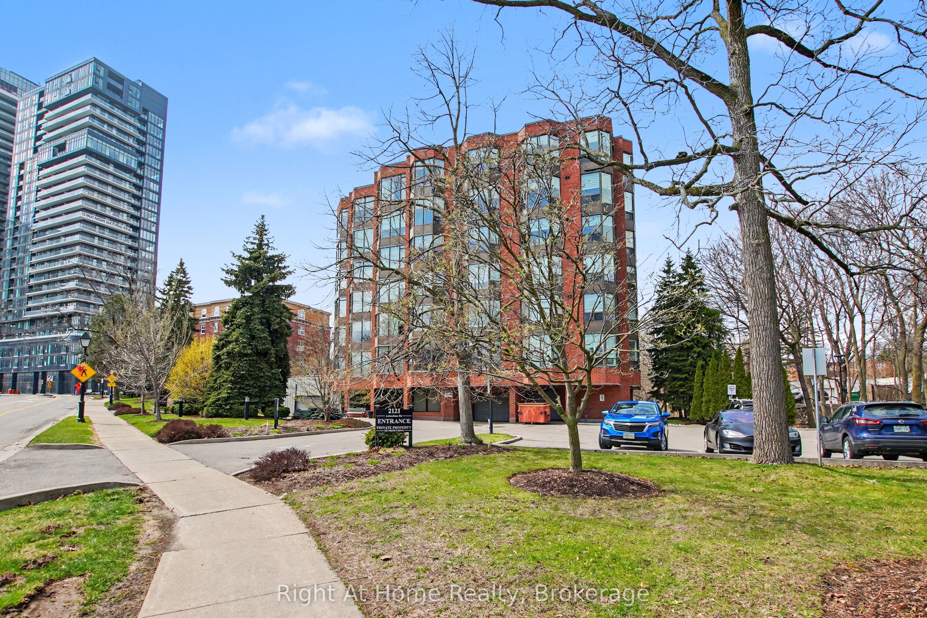 2121 Lakeshore Road 405
