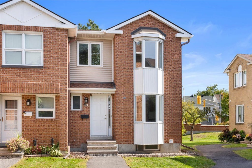 Photo of 2F CASTLEBROOK Lane #12, South of Baseline to Knoxdale, ON K2G 5E2 (MLS # X13816954)