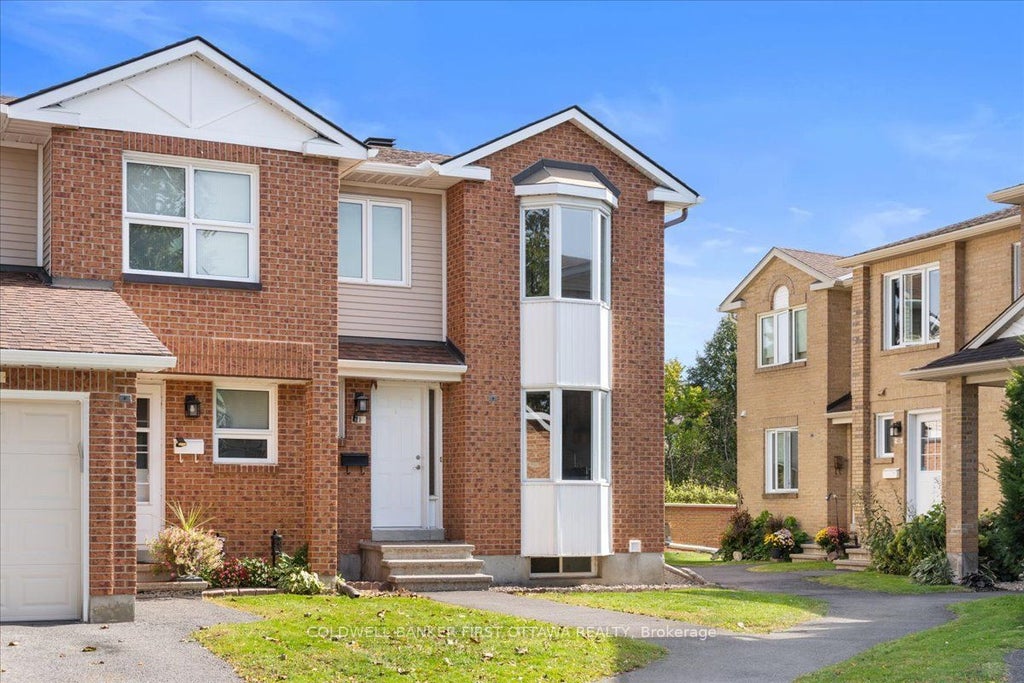 Photo of 2F CASTLEBROOK Lane #12, South of Baseline to Knoxdale, ON K2G 5E2 (MLS # X13816954)