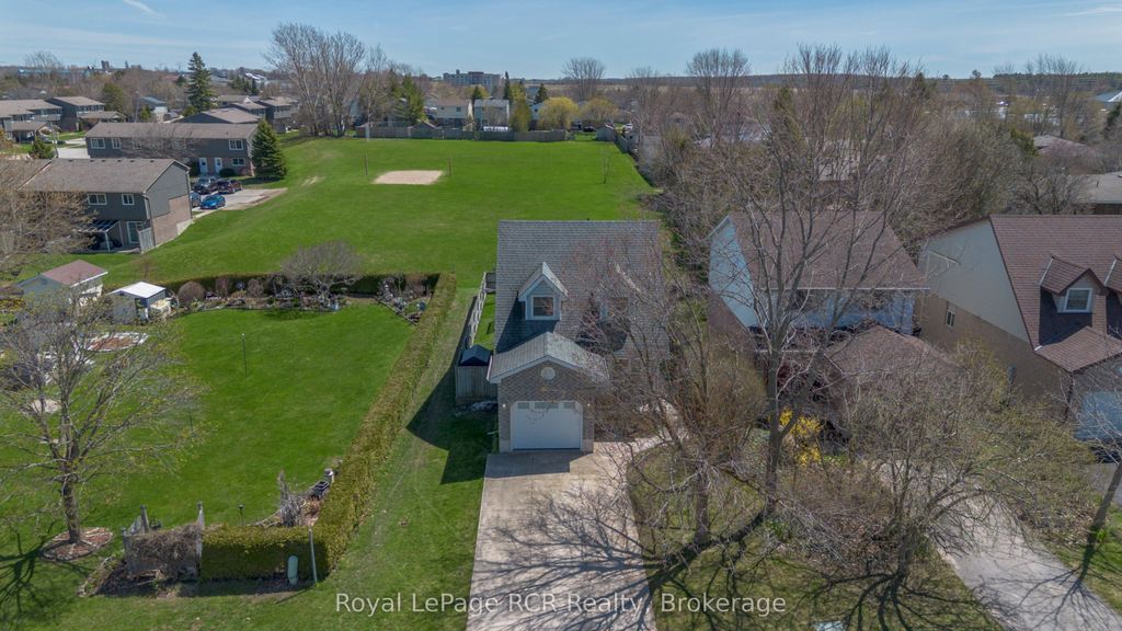 Photo of 821 Mackendrick Drive, Kincardine, ON N2Z 3A5 (MLS # X13059012)