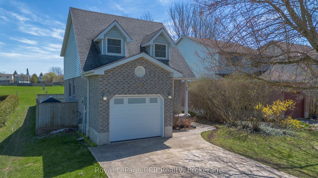 Photo of 821 Mackendrick Drive, Kincardine, ON N2Z 3A5 (MLS # X13059012)