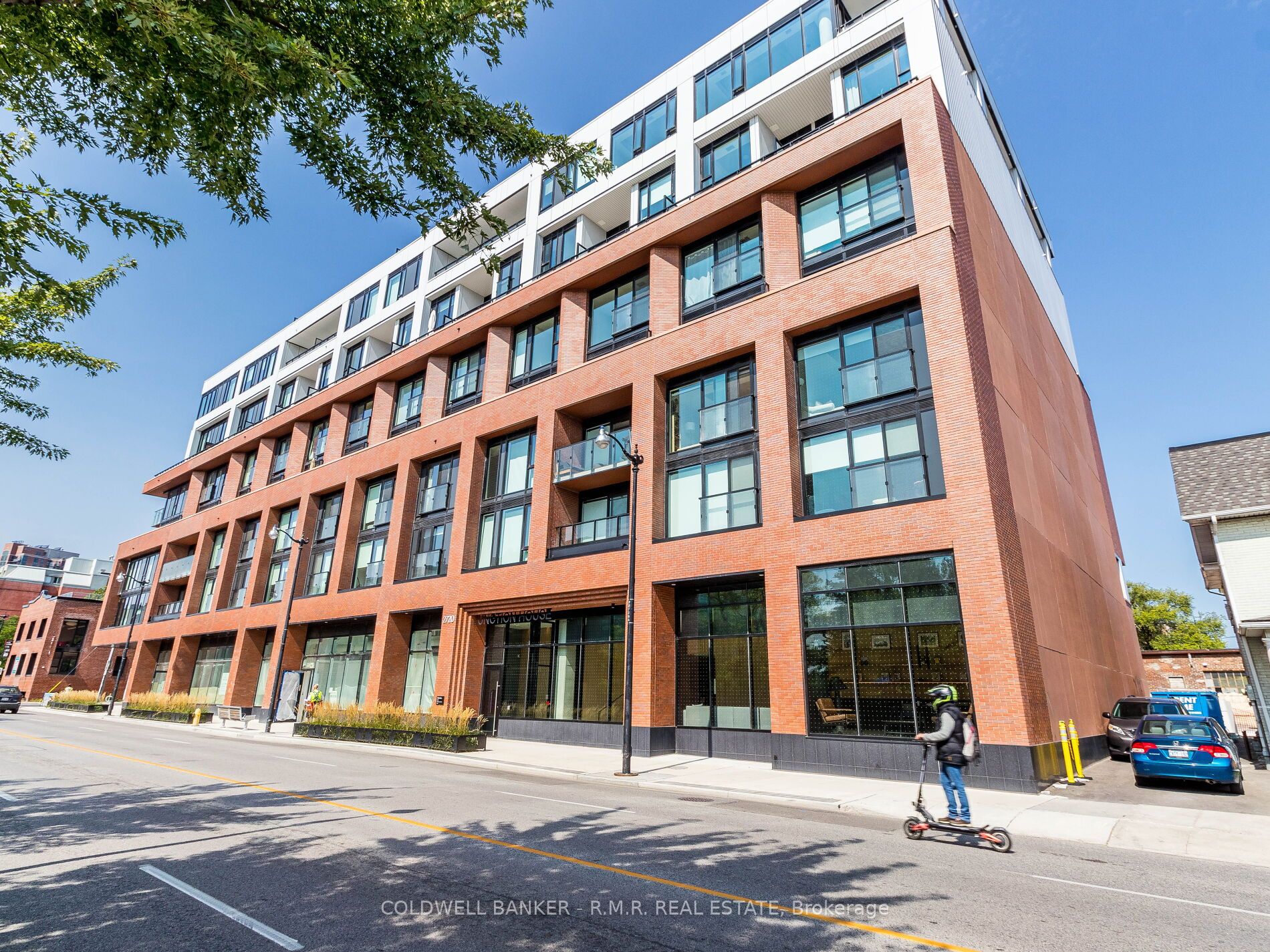 2720 Dundas Street W 703
