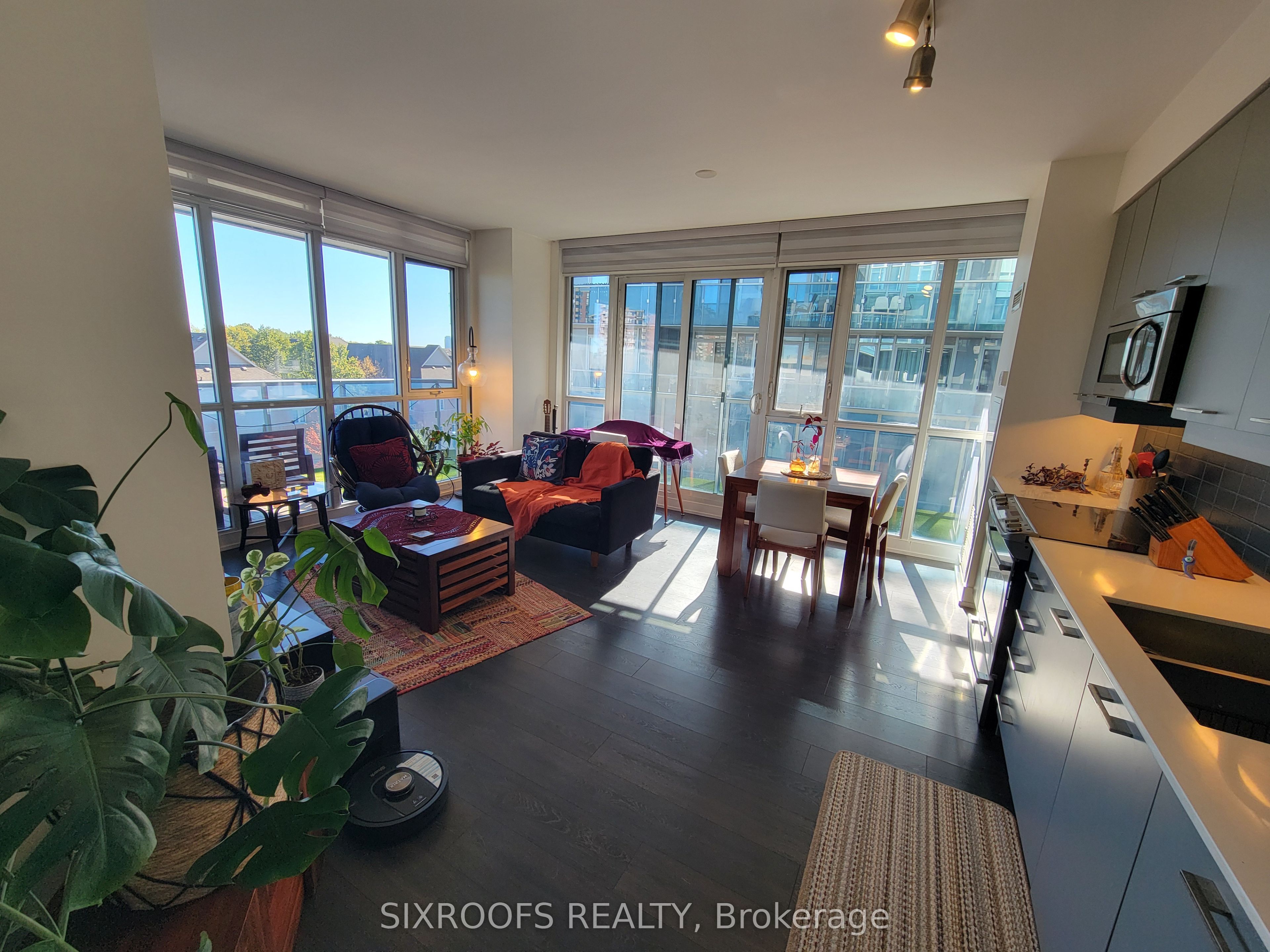 9471 Yonge Street 535