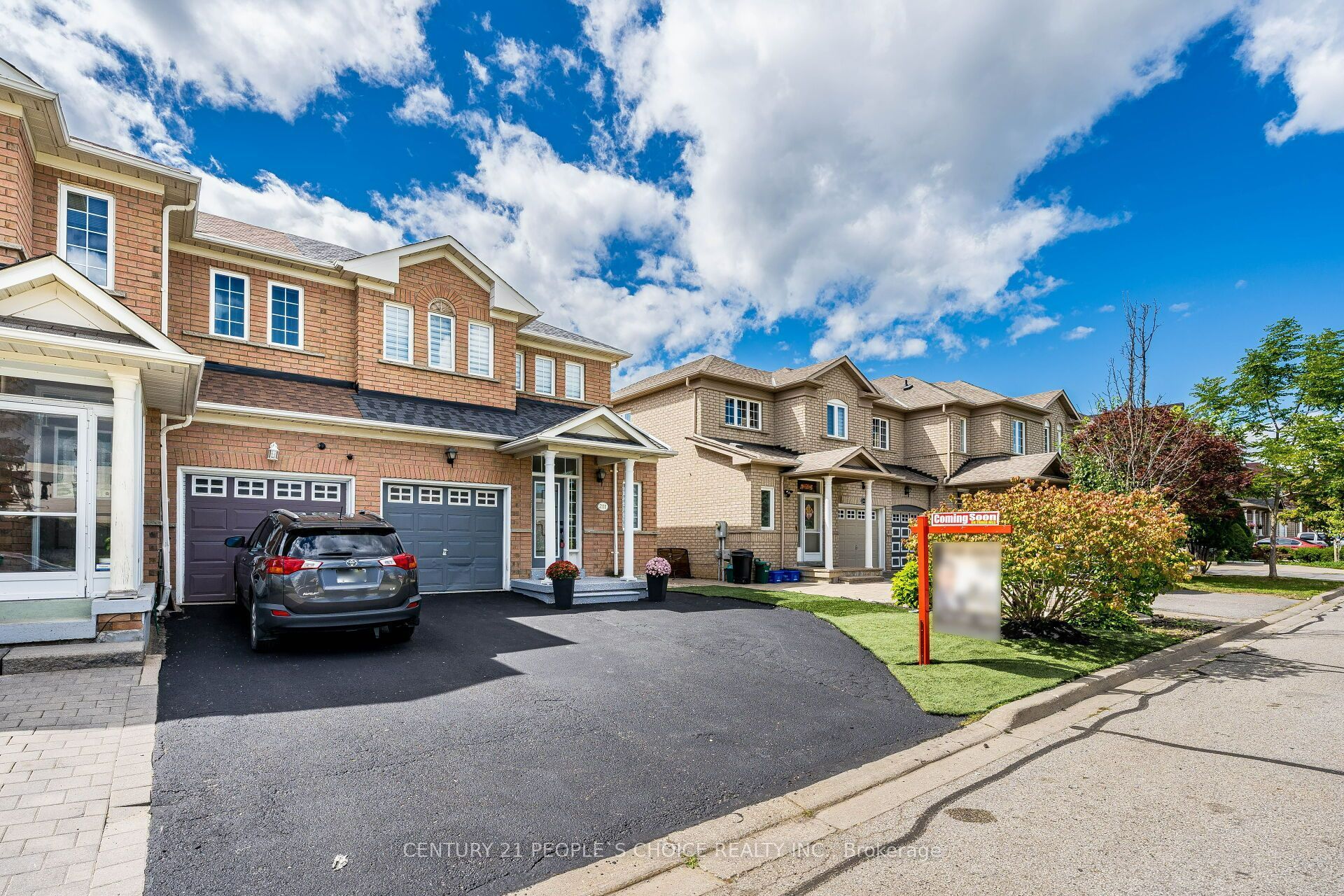 211 Wildberry Crescent