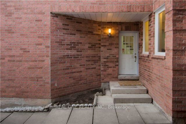 1261 Valerie Crescent