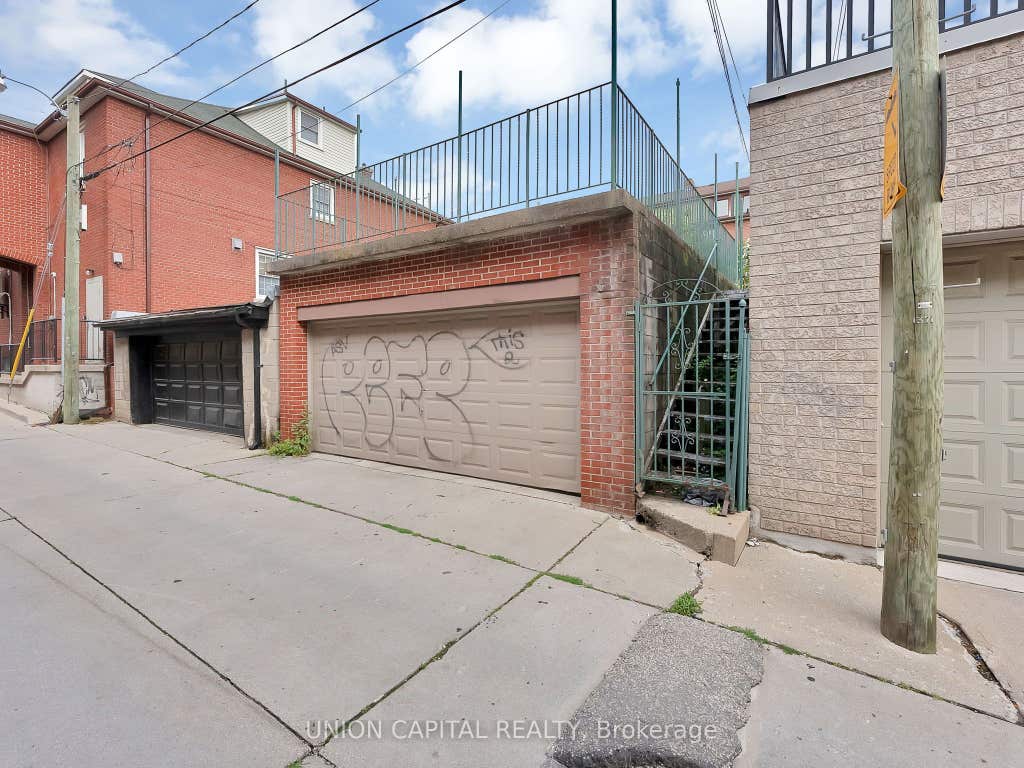 Photo of 1373 Davenport Road, Toronto, ON M6H 2H5 (MLS # W13621066)