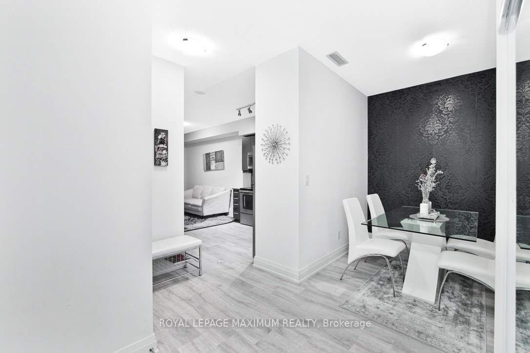 3600 Highway 7 Road 2112