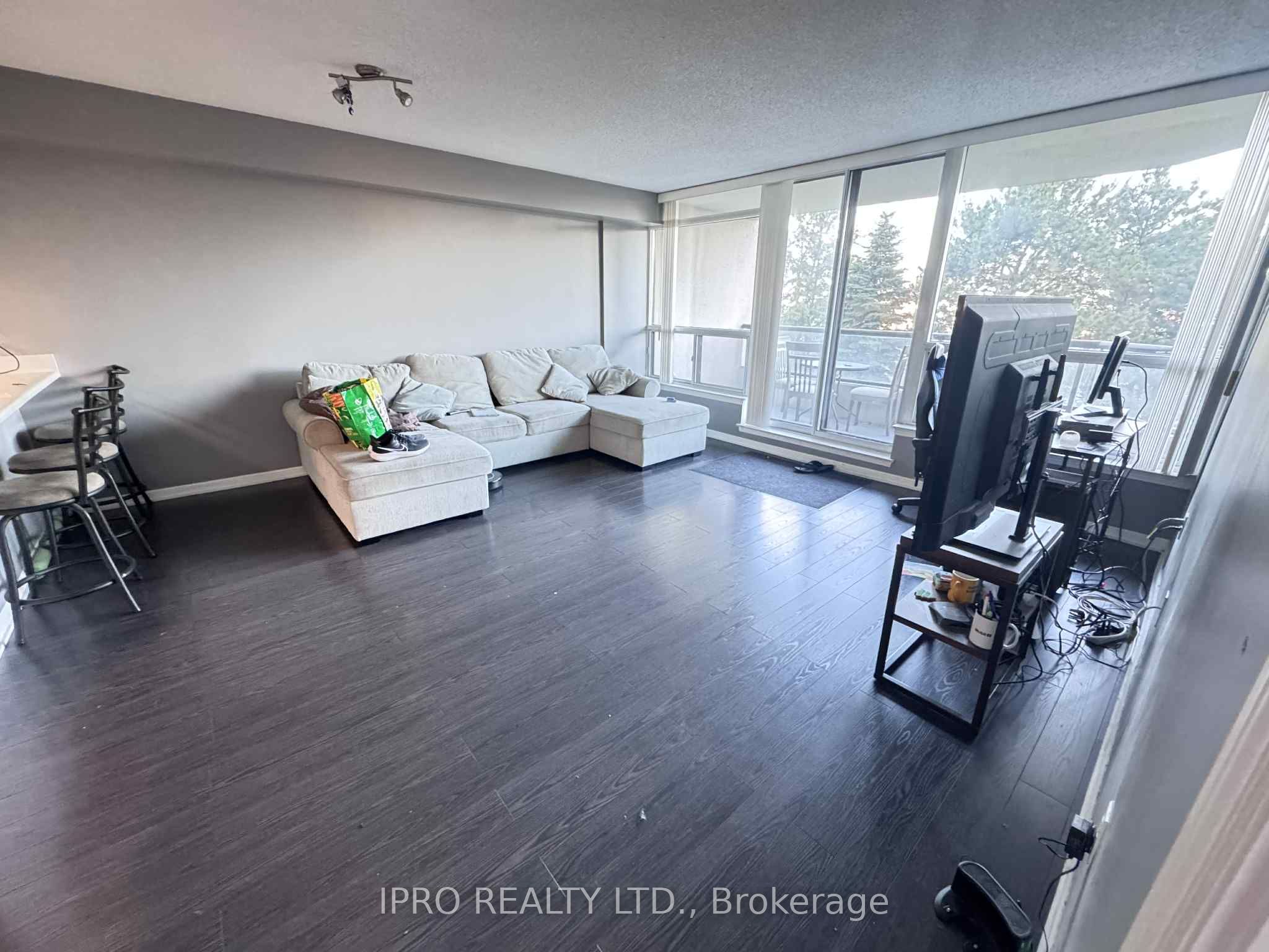 12 Laurelcrest Street 311