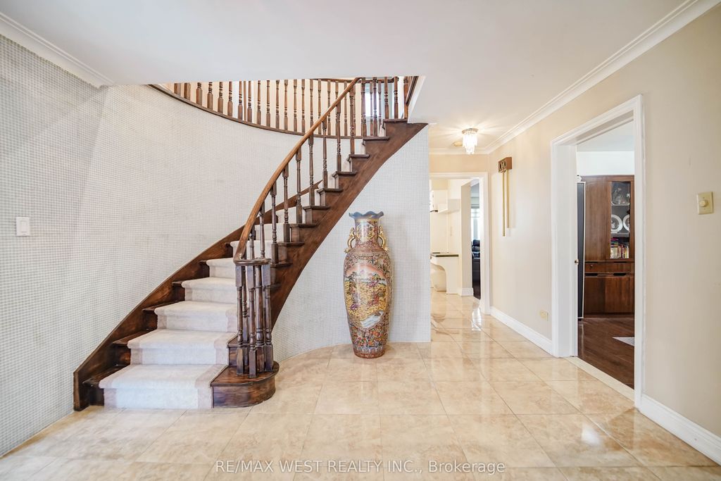 Photo of 31 Canterbury Crescent, Toronto, ON M9A 5A4 (MLS # W12876164)