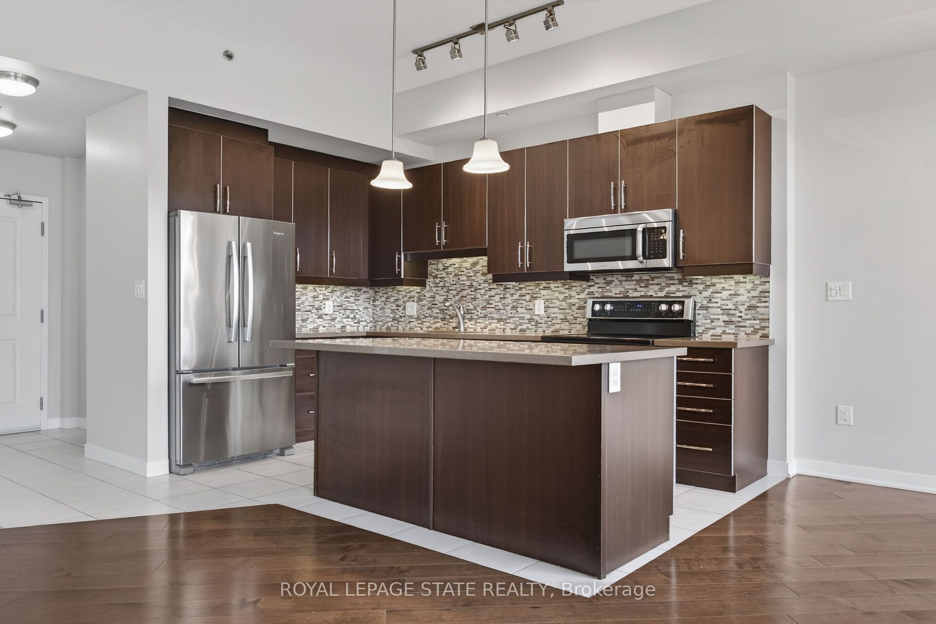 90 Charlton Avenue W 804