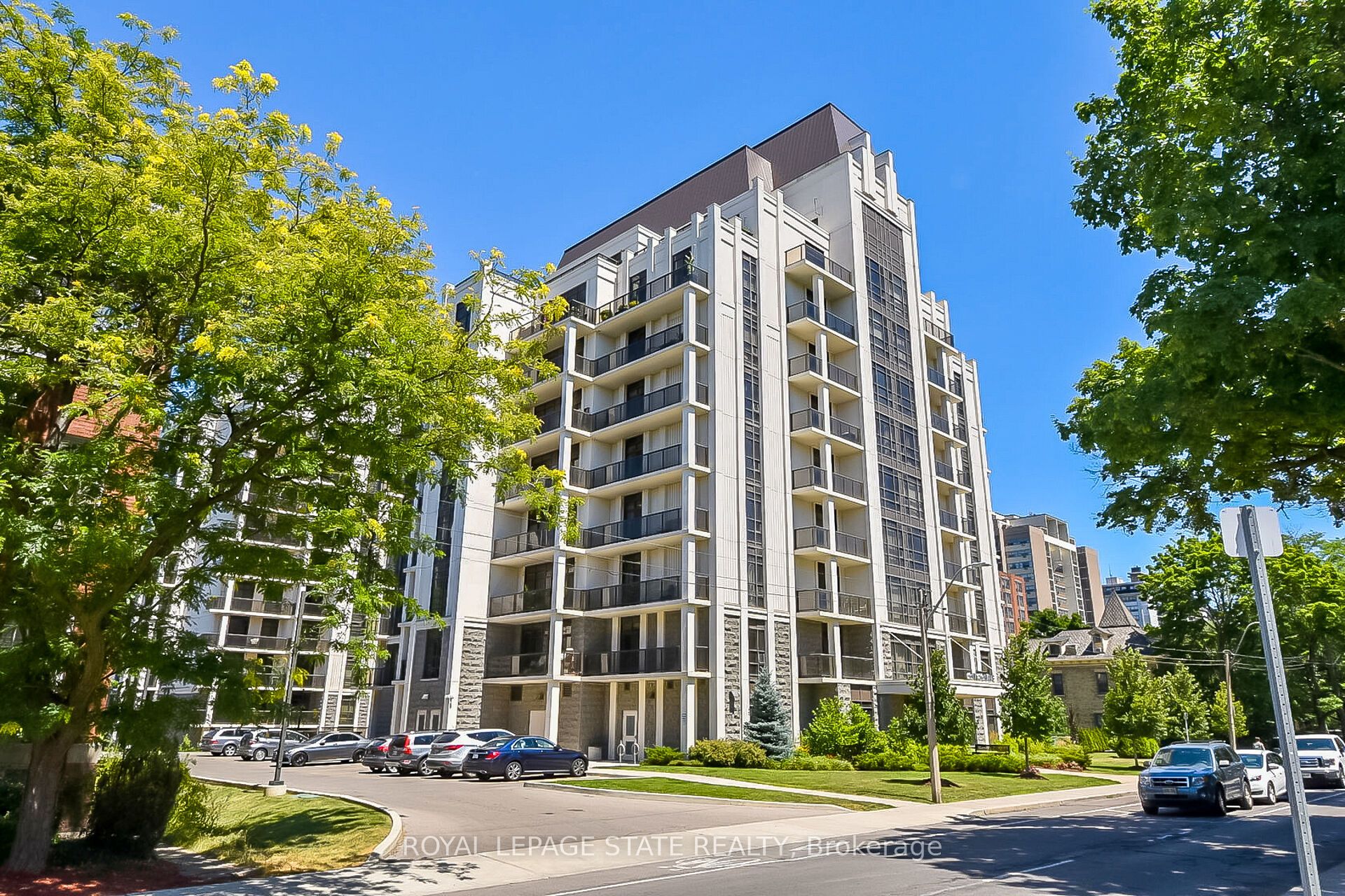 90 Charlton Avenue W 804