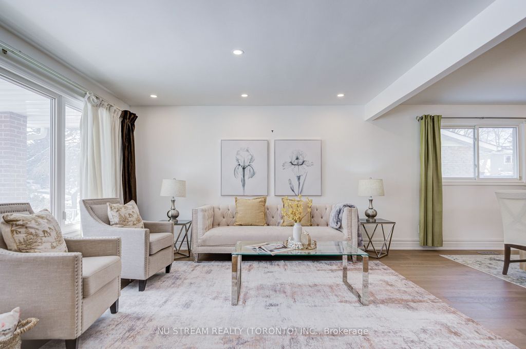 Photo of 8 Hemingway Crescent, Markham, ON L3R 2A4 (MLS # N13141156)