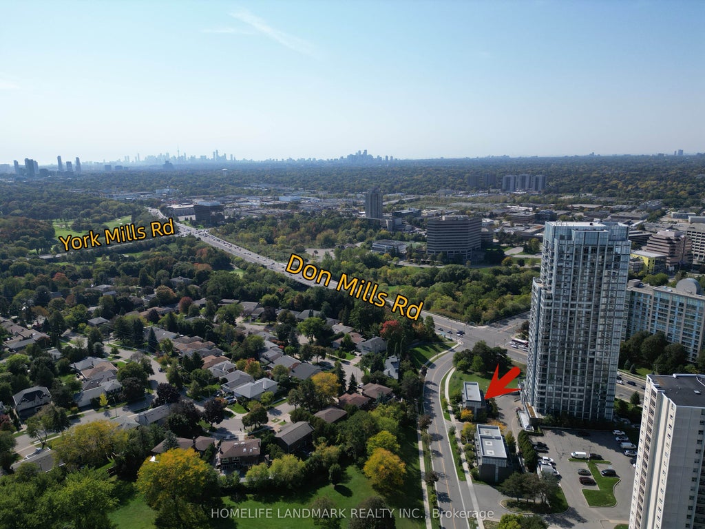 Photo of 18 Graydon Hall Drive #TH12, Toronto, ON M3A 0A4 (MLS # C13708564)