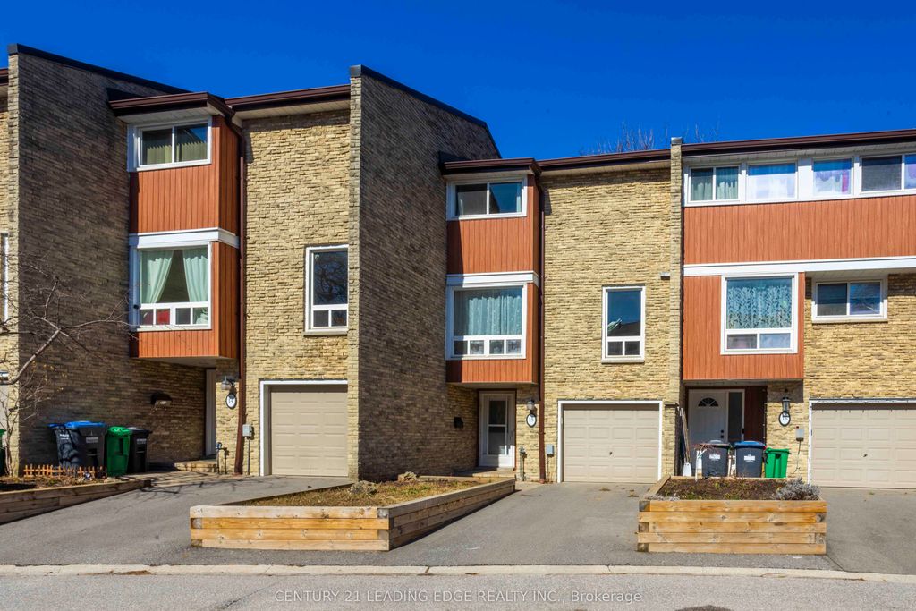 Photo of 915 Inverhouse Drive #15, Mississauga, ON L5J 4B2 (MLS # W12775842)