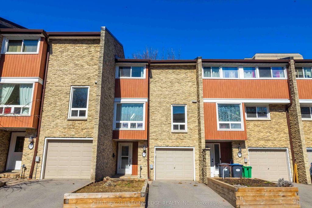 Photo of 915 Inverhouse Drive #15, Mississauga, ON L5J 4B2 (MLS # W12775842)