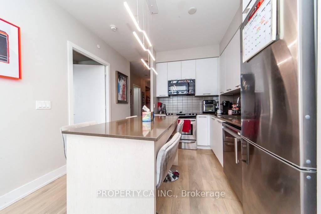9471 Yonge Street 906