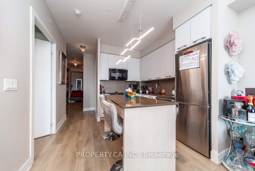9471 Yonge Street 906