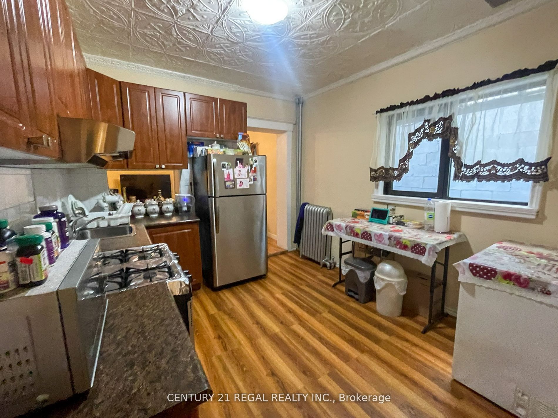 1281 Queen Street W